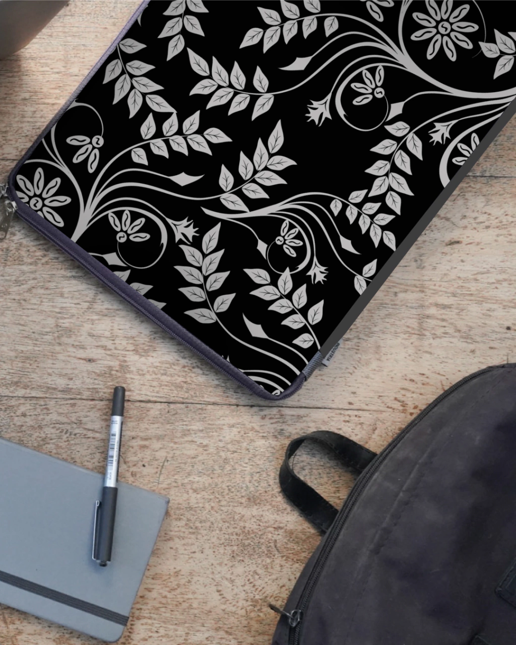 15-est-negro4-29d488f506bc993a0116981552962401-1024-1024 Funda para Notebook CDTEK 15.6” Estampado 1 | Neoprene | Doble Cierre - Imagen 2