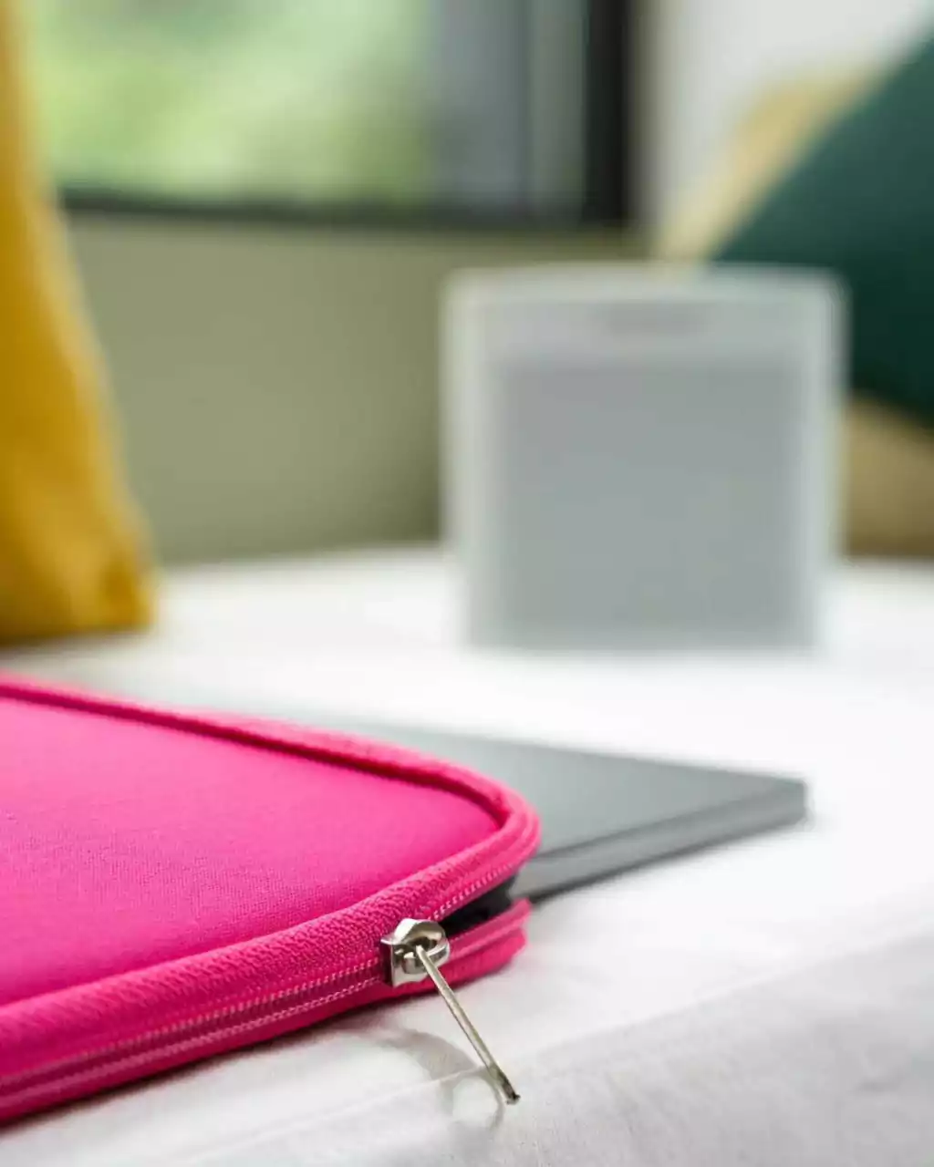 bolsillo-fucsia2-ab2f058c2e612fa21817019625160599-1024-1024 Funda para Notebook CDTEK 15.6” Fucsia | Neoprene con Bolsillo | Doble Cierre - Imagen 4