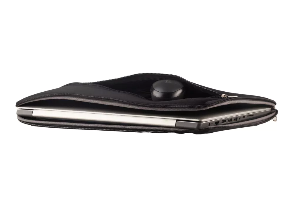 cdtk_mg_6879_alta1-9201af19c6cad654bc16819215128363-1024-1024 Funda Porta Notebook CDTEK 14" Negra | Funda Protectora Acolchada | Ideal para Transporte - Imagen 4