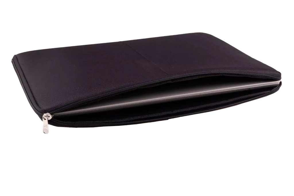ctdk_mg_7142_alta1-0447eb5ceb6d7741e616832181549898-1024-1024 Funda para Notebook CDTEK 15.6" Negra | Cordura Acolchada 8mm | Cierre Doble Seguro - Imagen 2